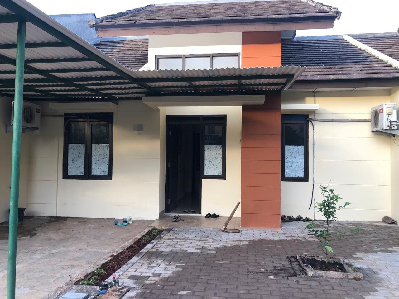 Dijual Rumah di Simprug Garden Jababeka